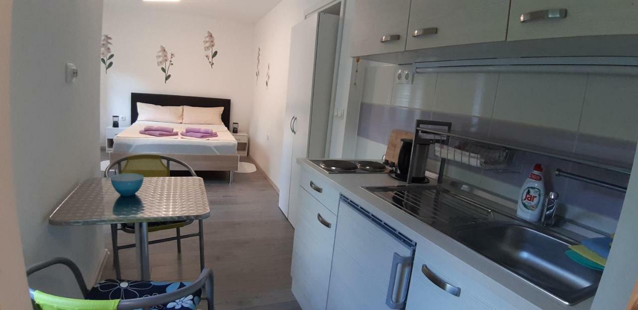 Apartmani Orhideja Gornji Karin Exteriér fotografie